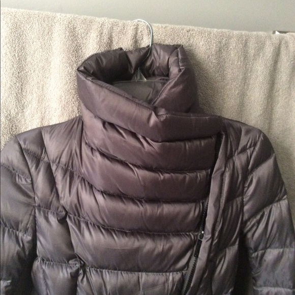 BCBGMaxAzria coat XS is excellent condition - Picture 4 of 8